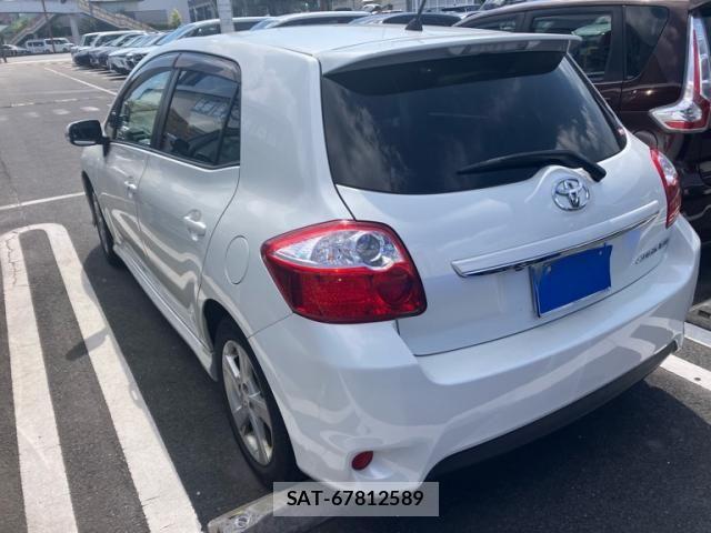Toyota AURIS 2010-01 8411320-1