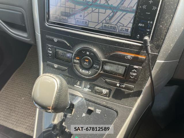 Toyota AURIS 2010-01 8411320-21
