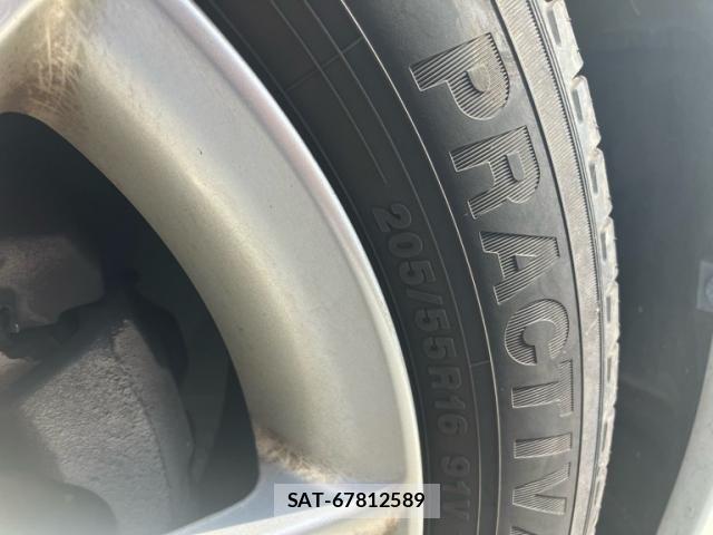 Toyota AURIS 2010-01 8411320-4