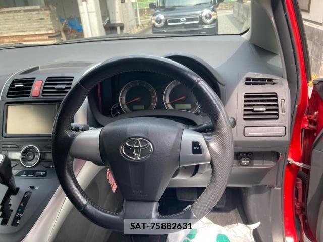 Toyota AURIS 2010-02 8411318-9