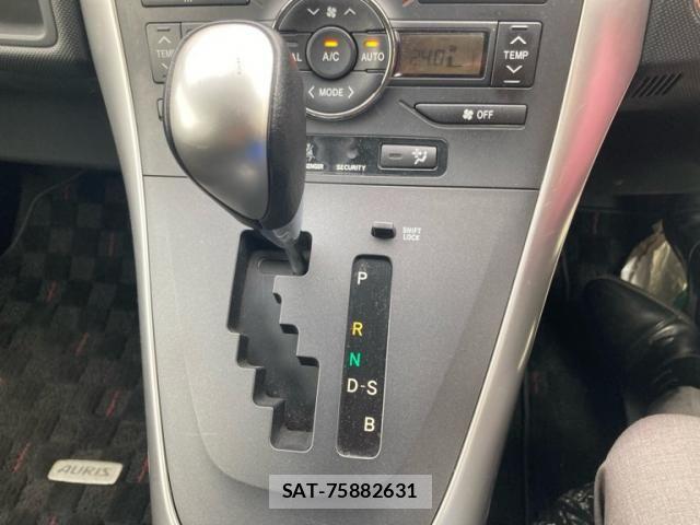 Toyota AURIS 2010-02 8411318-11
