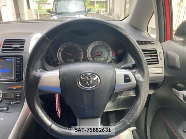 Toyota AURIS 2010-02 8411318-13