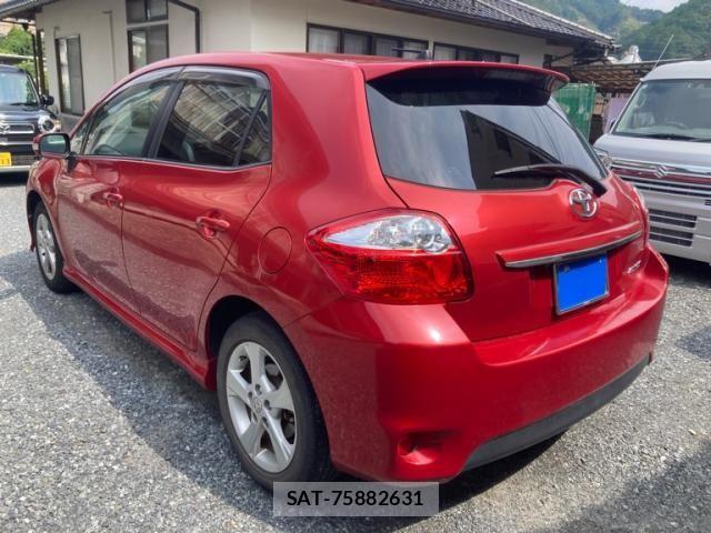 Toyota AURIS 2010-02 8411318-1