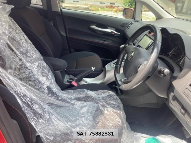 Toyota AURIS 2010-02 8411318-5