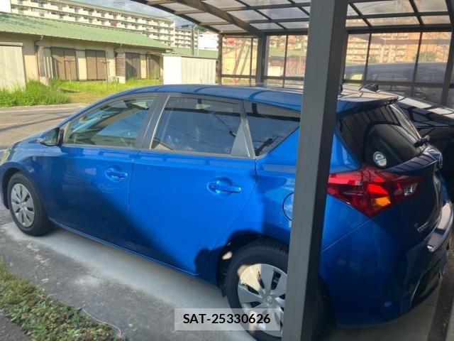 Toyota AURIS 2012-09 8457075-3