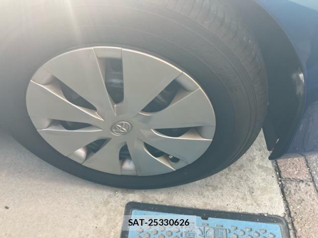 Toyota AURIS 2012-09 8457075-6