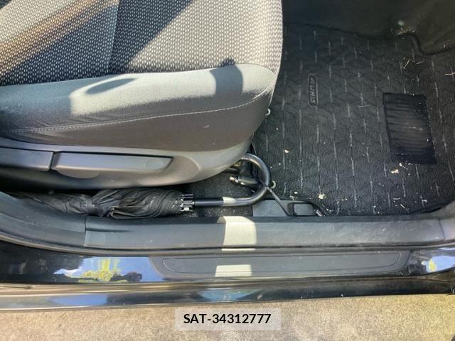 Toyota AURIS 2011-09 8561228-12
