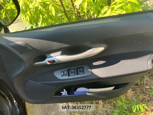 Toyota AURIS 2011-09 8561228-13
