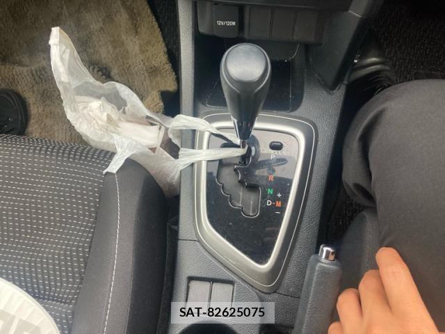 Toyota AURIS 2013-08 8625906-16
