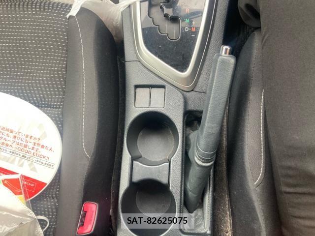 Toyota AURIS 2013-08 8625906-17