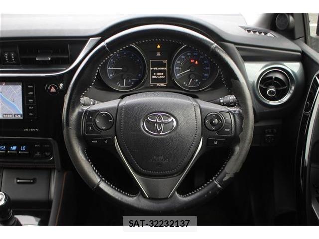 Toyota AURIS 2016-06 8625904-15