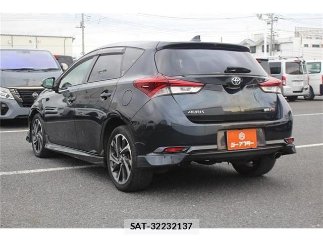 Toyota AURIS 2016-06 8625904-21