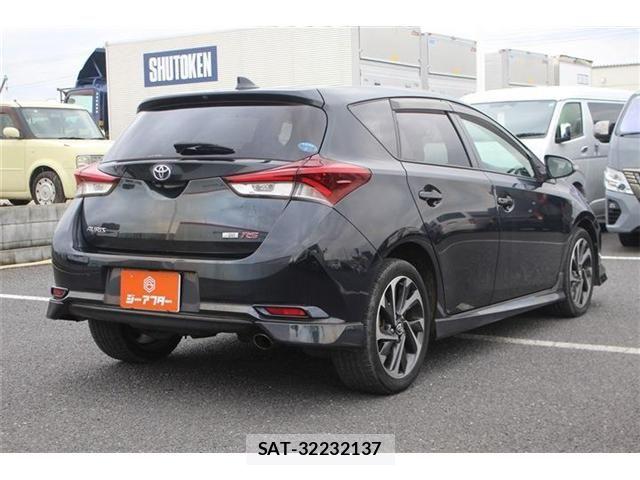 Toyota AURIS 2016-06 8625904-22
