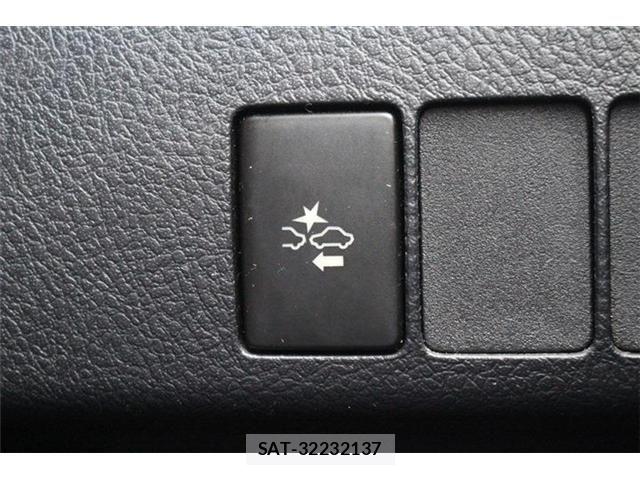 Toyota AURIS 2016-06 8625904-5