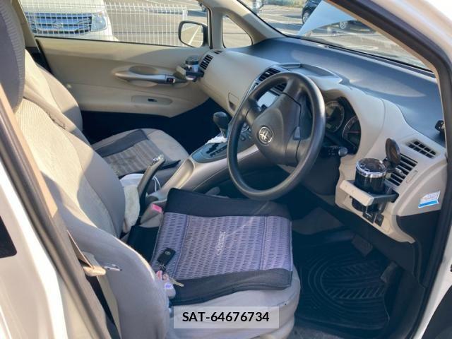 Toyota AURIS 2010-09 8658123-11