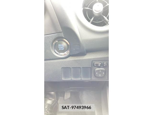 Toyota AURIS 2016-06 8779567-5