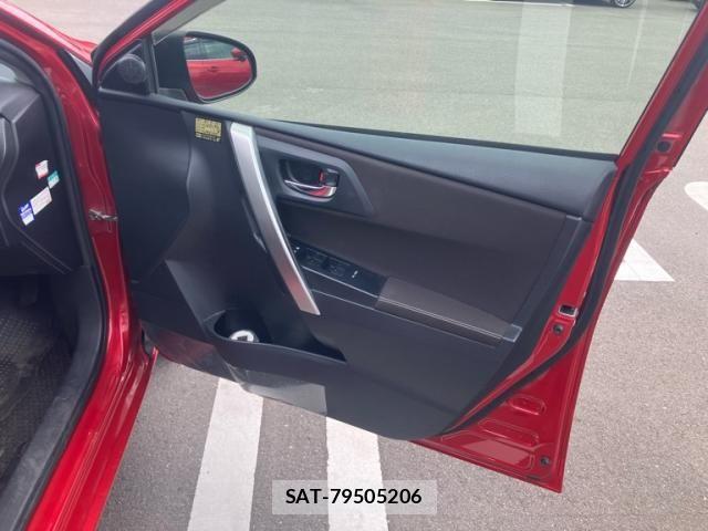 Toyota AURIS 2013-01 8827942-11