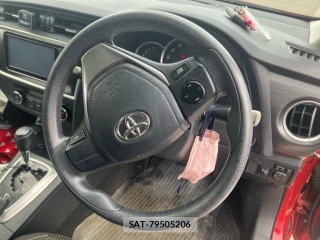 Toyota AURIS 2013-01 8827942-14