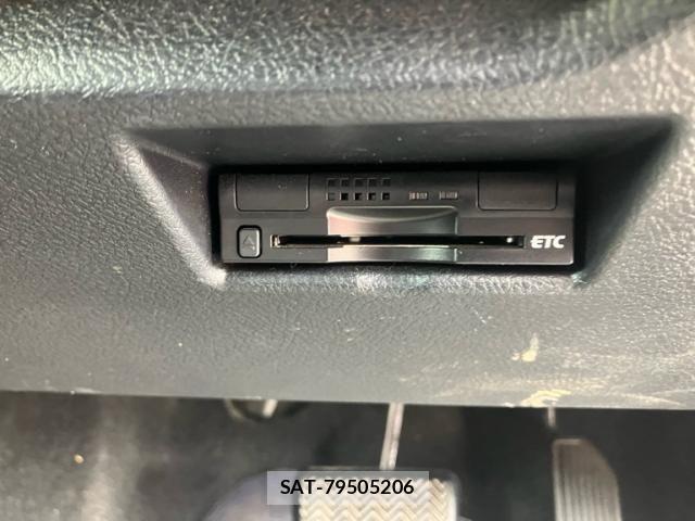 Toyota AURIS 2013-01 8827942-18