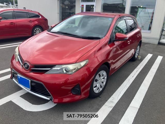 Toyota AURIS 2013-01 8827942-1