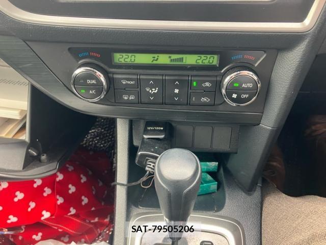 Toyota AURIS 2013-01 8827942-21