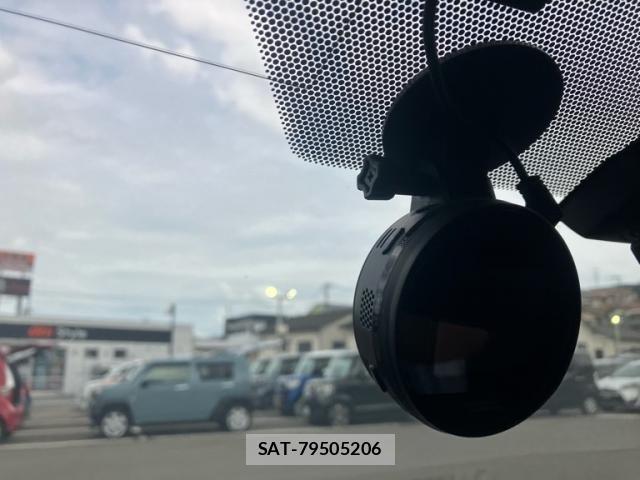 Toyota AURIS 2013-01 8827942-23