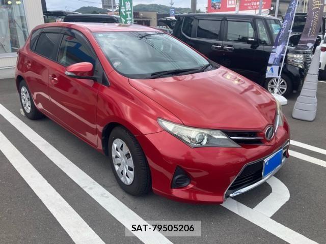 Toyota AURIS 2013-01 8827942-2
