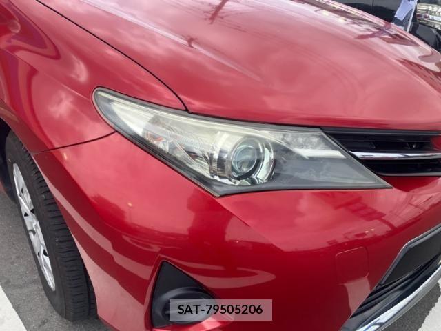 Toyota AURIS 2013-01 8827942-3