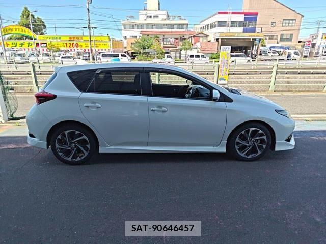 Toyota AURIS 2016-09 8848304-9