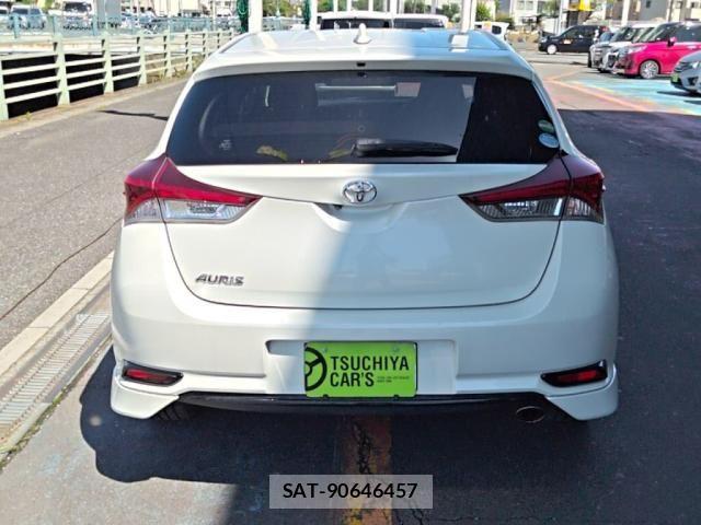 Toyota AURIS 2016-09 8848304-10