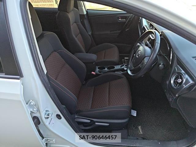 Toyota AURIS 2016-09 8848304-12