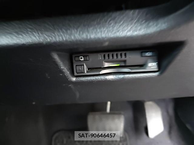 Toyota AURIS 2016-09 8848304-19