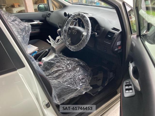 Toyota AURIS 2012-06 8870473-11