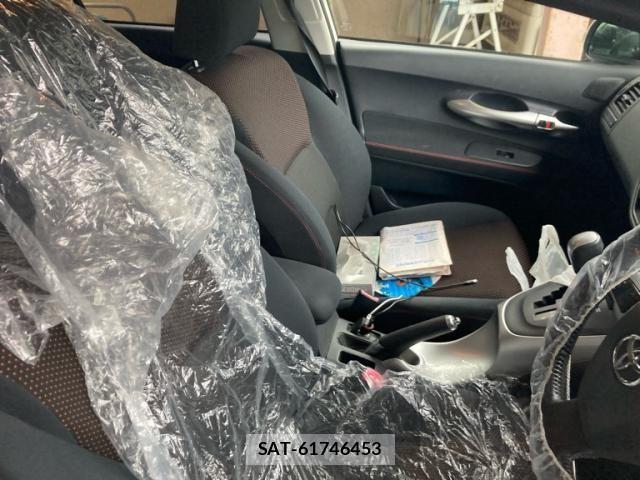 Toyota AURIS 2012-06 8870473-12
