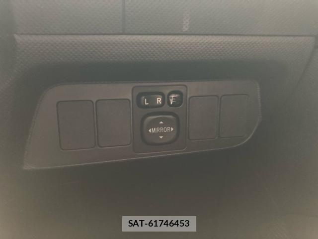 Toyota AURIS 2012-06 8870473-17