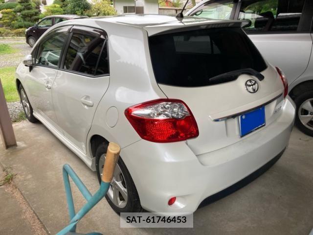 Toyota AURIS 2012-06 8870473-3