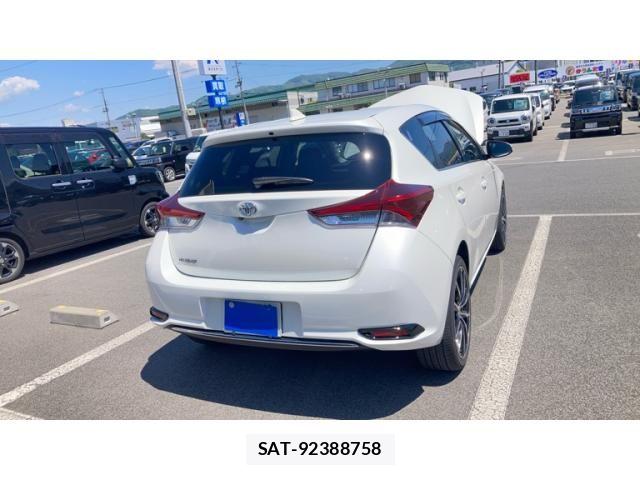 Toyota AURIS 2016-11 6902394-10