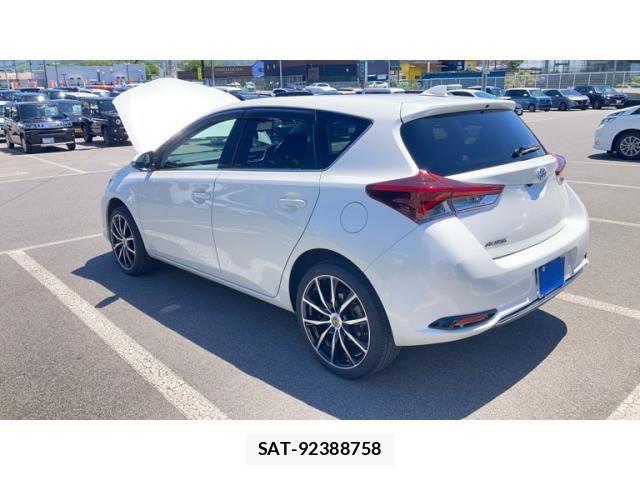 Toyota AURIS 2016-11 6902394-11