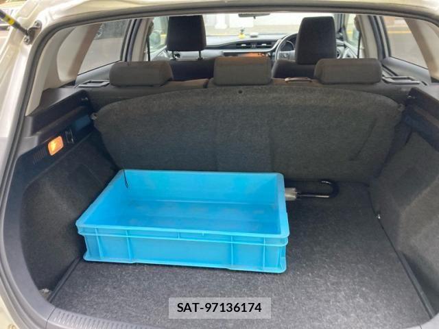 Toyota AURIS 2016-10 7020061-13