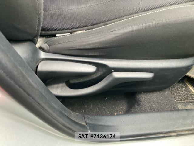 Toyota AURIS 2016-10 7020061-18