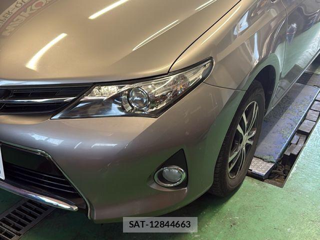 Toyota AURIS 2013-05 7249864-0