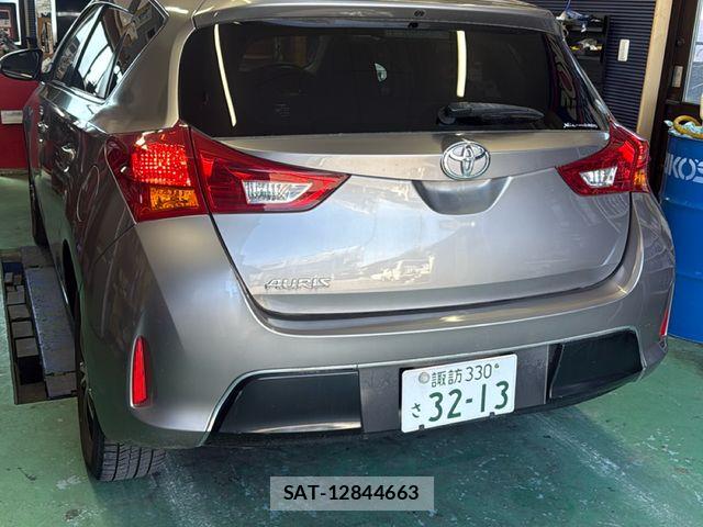 Toyota AURIS 2013-05 7249864-1