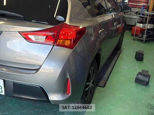 Toyota AURIS 2013-05 7249864-2