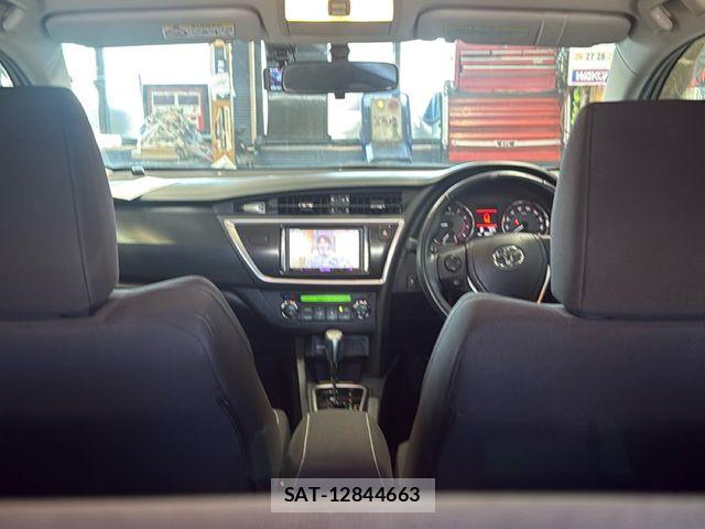 Toyota AURIS 2013-05 7249864-3