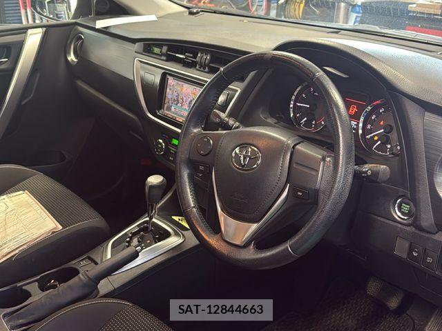 Toyota AURIS 2013-05 7249864-4
