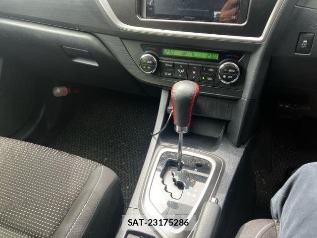 Toyota AURIS 2014-03 7356942-23