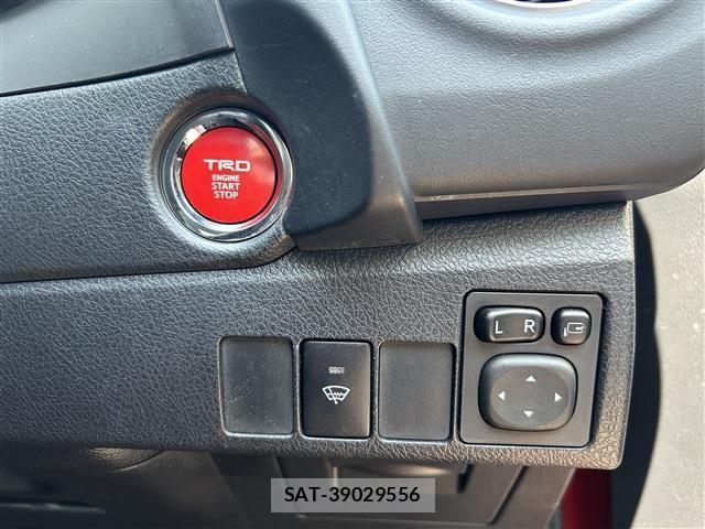 Toyota AURIS 2015-08 7453060-16