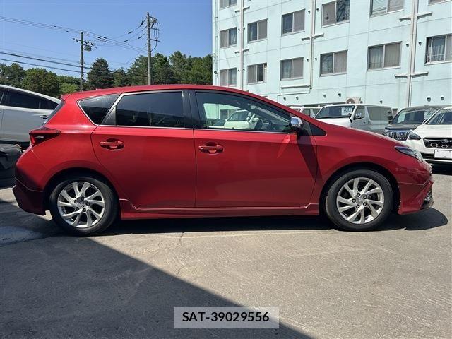 Toyota AURIS 2015-08 7453060-2