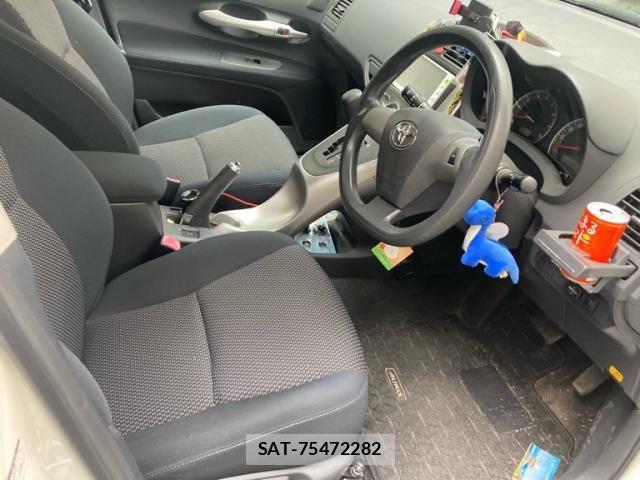 Toyota AURIS 2011-08 7561853-16