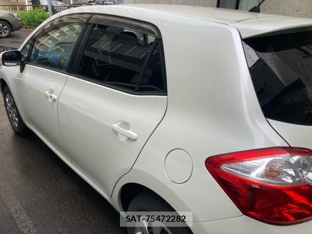 Toyota AURIS 2011-08 7561853-7